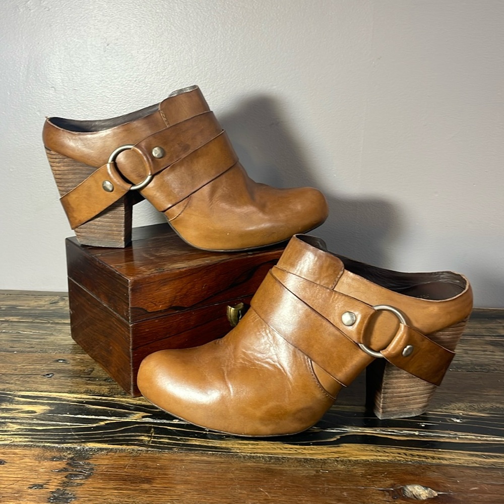 Kork-Ease mules clogs in size 11/43. Beautiful brown super comfortable walking